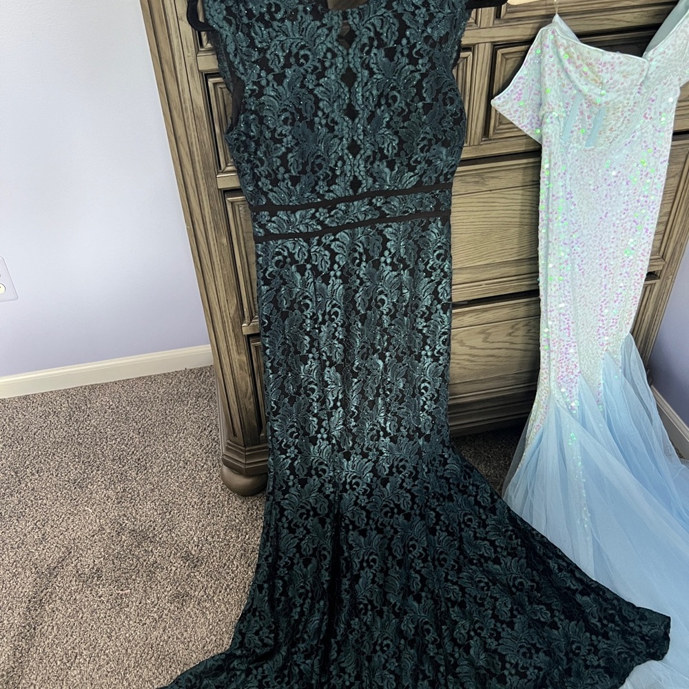 Night Way Collections Blue and Green V-neck Long Sleeve Gown